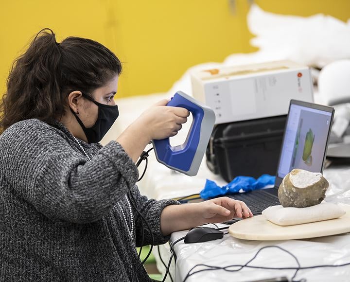PittTweet's tweet photo. A group of @pitthonors undergrads are digitizing collections at the @CarnegieMNH. Read how their 3D scans will be featured in an upcoming exhibit showing how objects made their way from Egypt to Pittsburgh: https://t.co/0YjXahehcs https://t.co/smLHmTKbUH