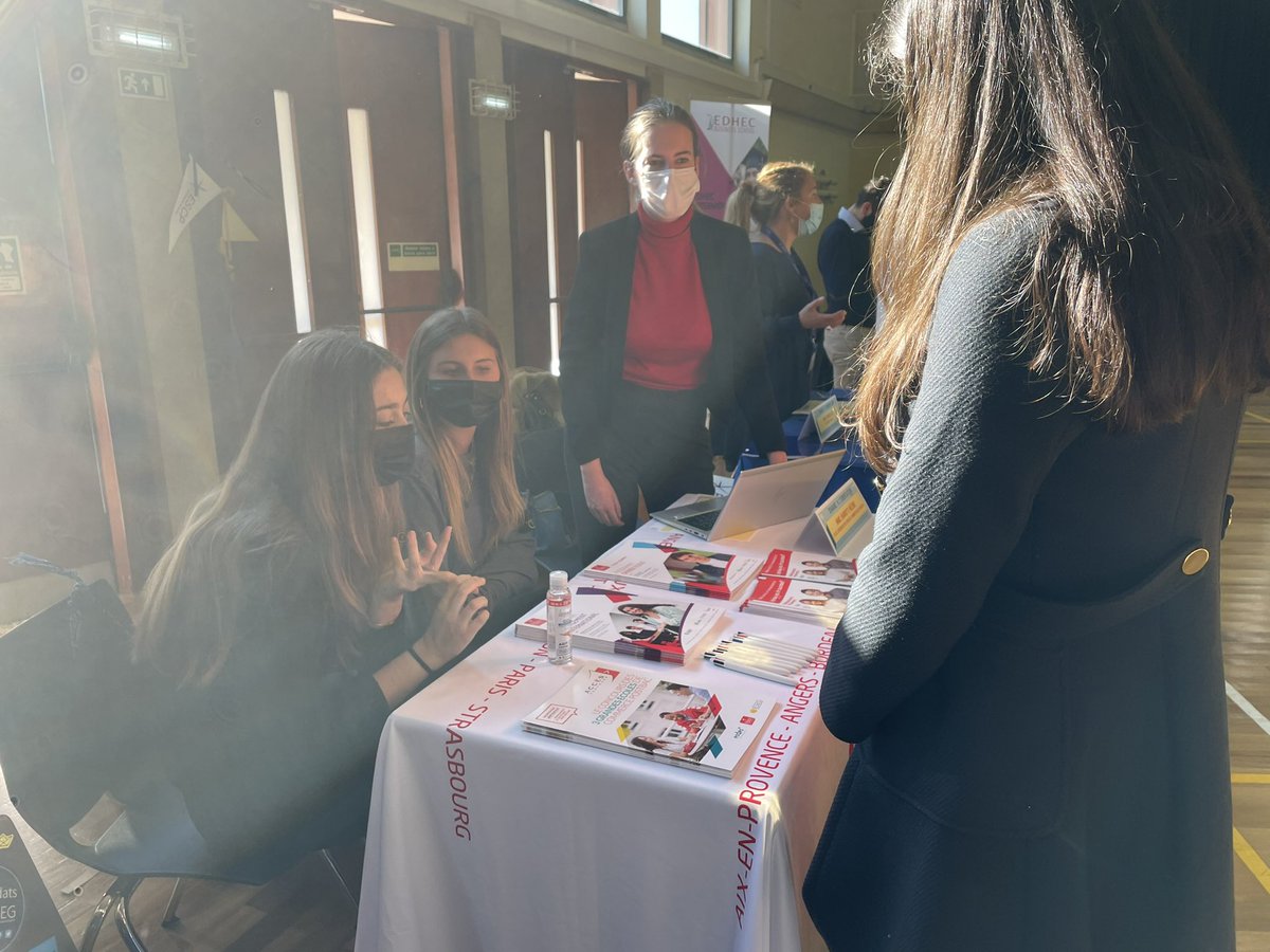 Retrouvez <a href="/ESSCA_Ecole/">ESSCA</a> au @LFCL_Lisbonne pour la journée de l’orientation aujourd’hui de 13h-16h. Toutes les infos sur <a href="/EsscaPGE/">ESSCA Programme Grande École</a> <a href="/ESSCA_Bachelor/">Bachelor ESSCA (MI)</a> <a href="/ConcoursAcces/">Concours ACCES</a> <a href="/aefeinfo/">AEFE</a>