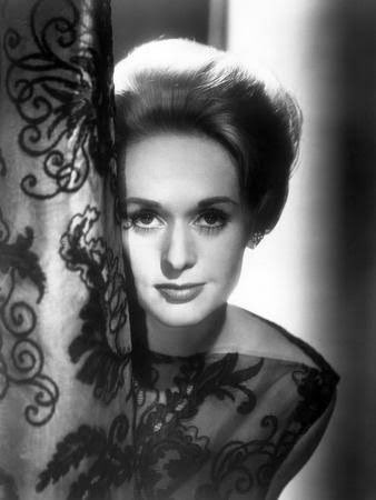 Happy birthday to the great Tippi Hedren! My favorite film with Hedren is The birds. 