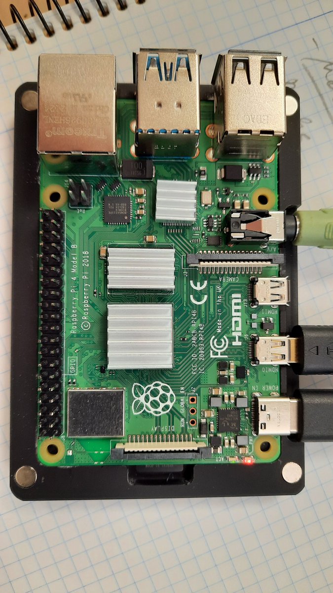 goretex34's tweet photo. Voy a trastear con mi nueva #RaspberryPi4 
✅Ya he probado #LibreElec 
👉Ahora voy a instalar Raspbian + Pi Hole para capar la publi en la conexión wifi doméstica 😎💪
#PiHole #Raspbian #Raspberry #RaspberryPi https://t.co/iAheJ8qxyY