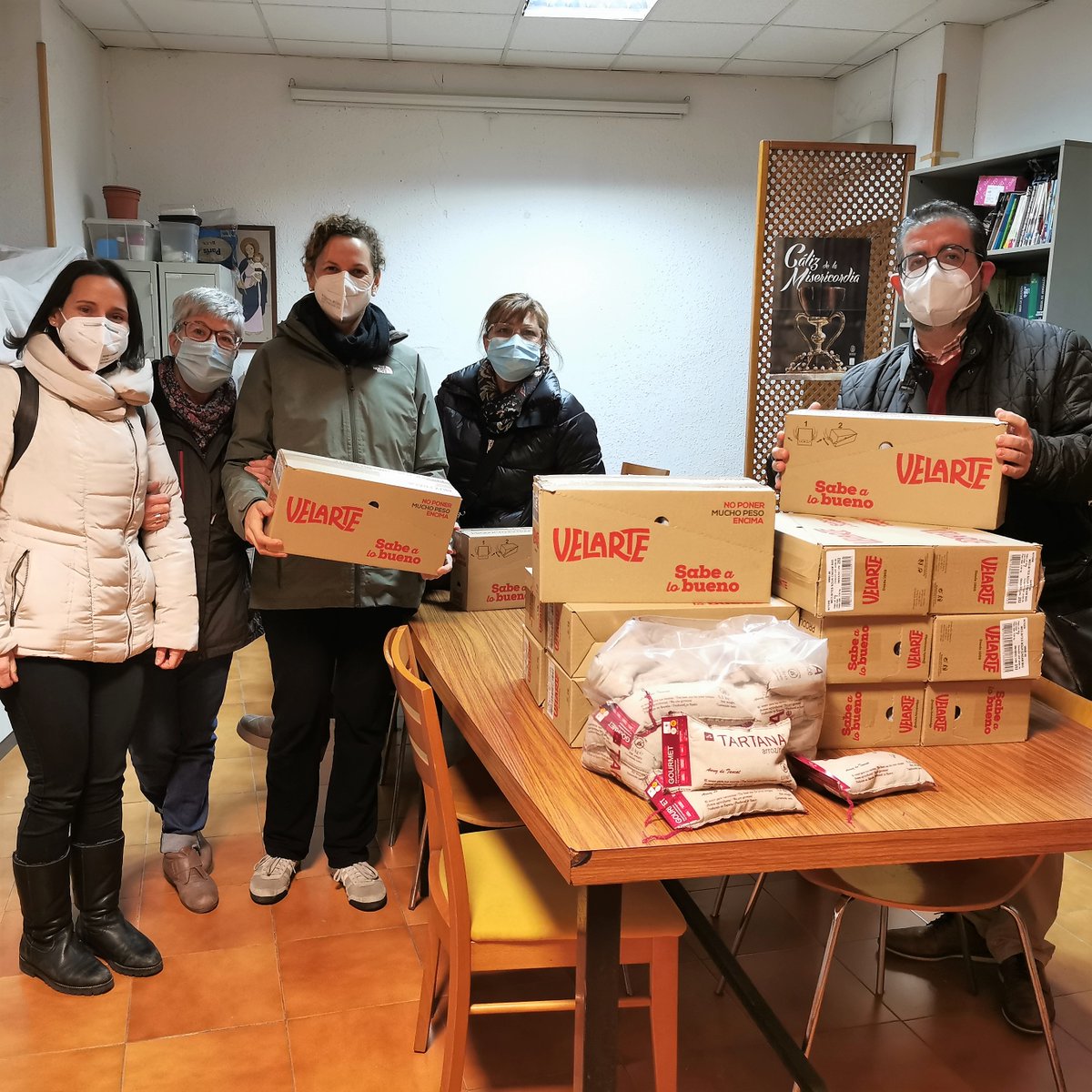 Hermandad de San Antonio Abad de Valencia (@antonianosval) on Twitter photo NUESTRO “GRANITO DE ARENA” PARA #CÁRITAS
La Hermandad de #SanAntonioAbad reservó productos alimenticios que nos suministran nuestros patrocinadores para hacer una aportación a <a href="/ValenciaCaritas/">Valencia Cáritas</a> de nuestra parroquia.
<a href="/Velarte_ES/">Velarte</a> <a href="/tartanarice/">Arroz/Rice Tartana</a> #SantAntoniAbat #TornemAlCarrer NUESTRO “GRANITO DE ARENA” PARA #CÁRITAS
La Hermandad de #SanAntonioAbad reservó productos alimenticios que nos suministran nuestros patrocinadores para hacer una aportación a <a href="/ValenciaCaritas/">Valencia Cáritas</a> de nuestra parroquia.
<a href="/Velarte_ES/">Velarte</a> <a href="/tartanarice/">Arroz/Rice Tartana</a> #SantAntoniAbat #TornemAlCarrer