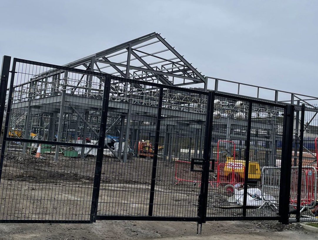 netherthirdps's tweet image. A productive meeting with @eacnewschools and @kierconstruct to discuss involvement of pupils and staff in the process of our new school build. Look out for updates and pictures. 💛💙