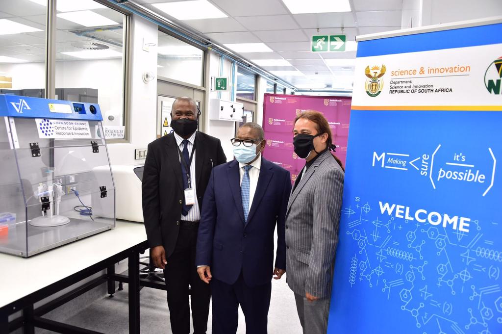 Tulio de Oliveira (@tuliodna) on Twitter photo Some more pictures of the visit of President Ramaphosa <a href="/PresidencyZA/">The Presidency 🇿🇦</a> , Minister Blade Nzimande and <a href="/DrPatSoonShiong/">Dr. Pat Soon-Shiong</a> to CERI today. Lots of scientific action and happy students and staff to see our president and minister of Science and Innovation. <a href="/StellenboschUni/">Stellenbosch University</a> <a href="/ceri_news/">Centre for Epidemic Response & Innovation (CERI)</a> Some more pictures of the visit of President Ramaphosa <a href="/PresidencyZA/">The Presidency 🇿🇦</a> , Minister Blade Nzimande and <a href="/DrPatSoonShiong/">Dr. Pat Soon-Shiong</a> to CERI today. Lots of scientific action and happy students and staff to see our president and minister of Science and Innovation. <a href="/StellenboschUni/">Stellenbosch University</a> <a href="/ceri_news/">Centre for Epidemic Response & Innovation (CERI)</a>