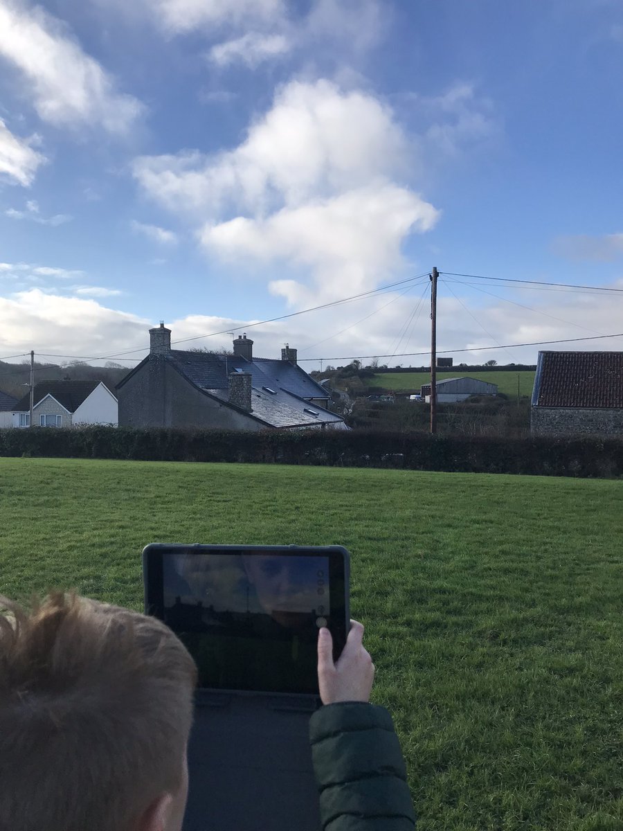 ysgolyddraig's tweet photo. #YYDcaerffili #YYDcaerdydd #YYDhafren using our local community to capture landscapes to help us paint in the style of Kyffin Williams #YYDexpressive #YYDcreativity #YYDcommunity https://t.co/s281qNotSn