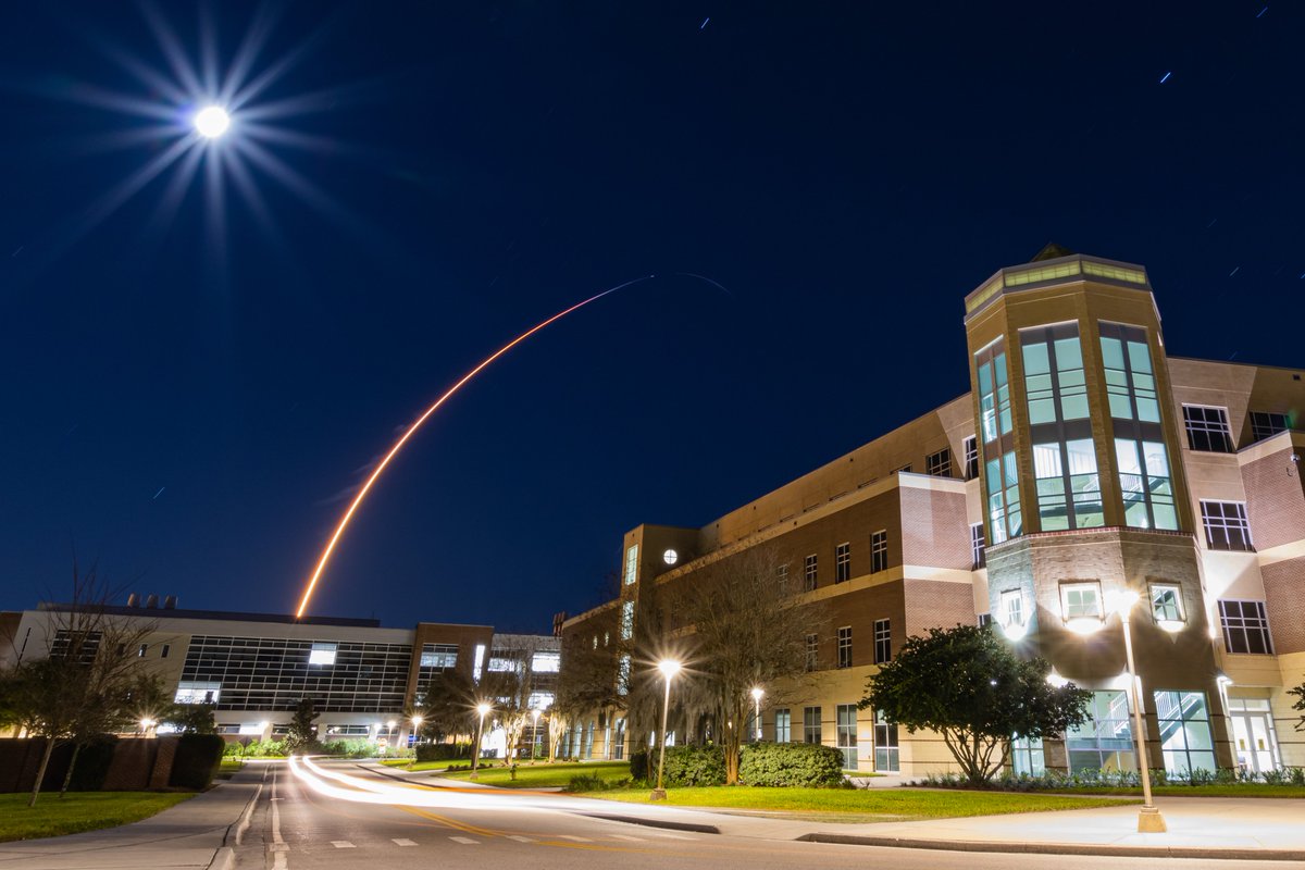 UCF's tweet photo. Campus views of the @SpaceX Starlink Mission launch last night 🚀👀

📸: @UCFMAE student Zachary Morris https://t.co/6BG06c2DWd