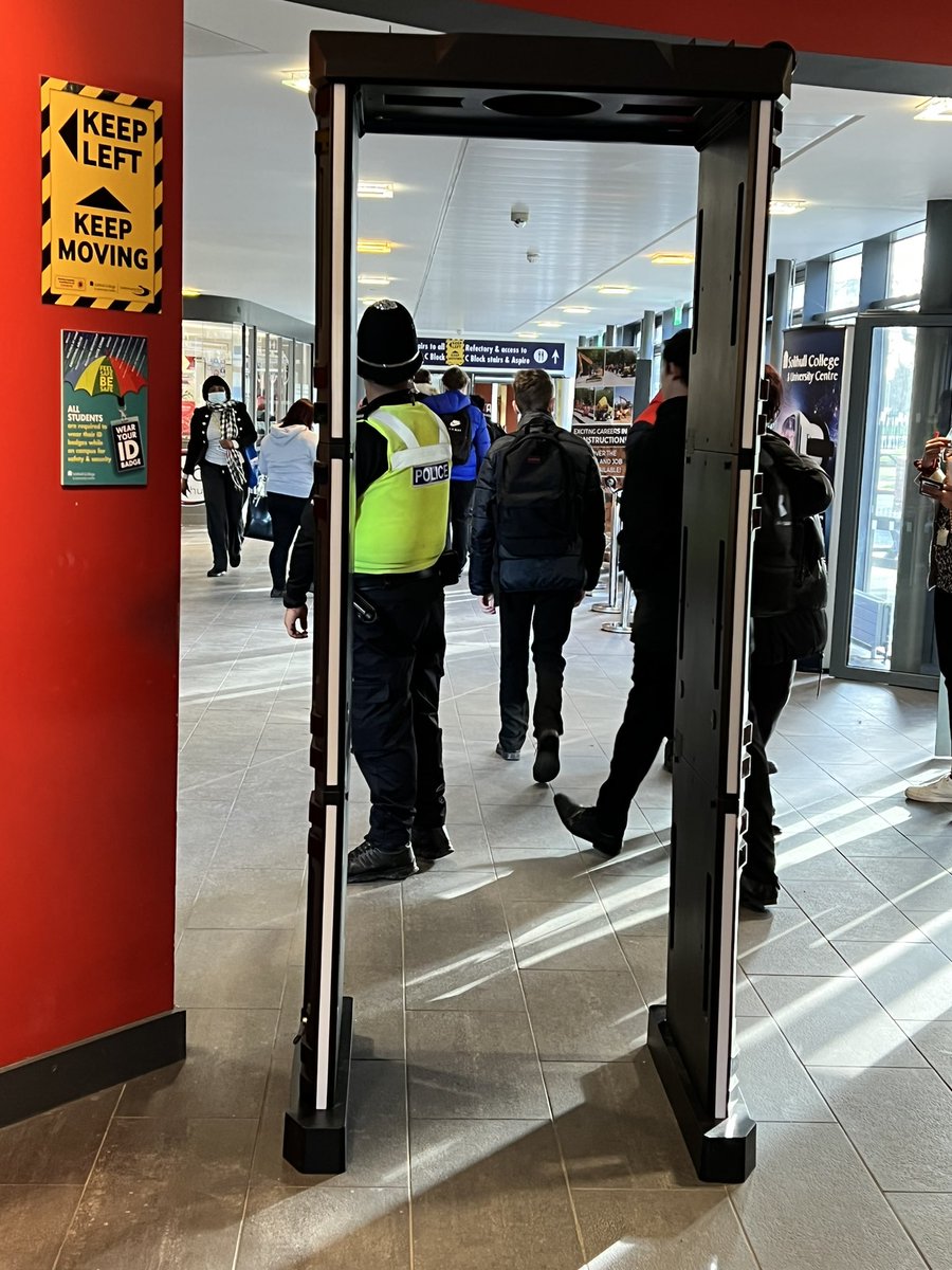 StAlphegeWMP's tweet photo. Officers from St.Alphs worked in collaboration with Solihull College today and set up a knife arch. 200+ students engaged with officers and fortunately nothing was was found. Students conducted themselves in an exemplary manor. #WeekOfAction #OpGuardian https://t.co/VWKxhCBSWd