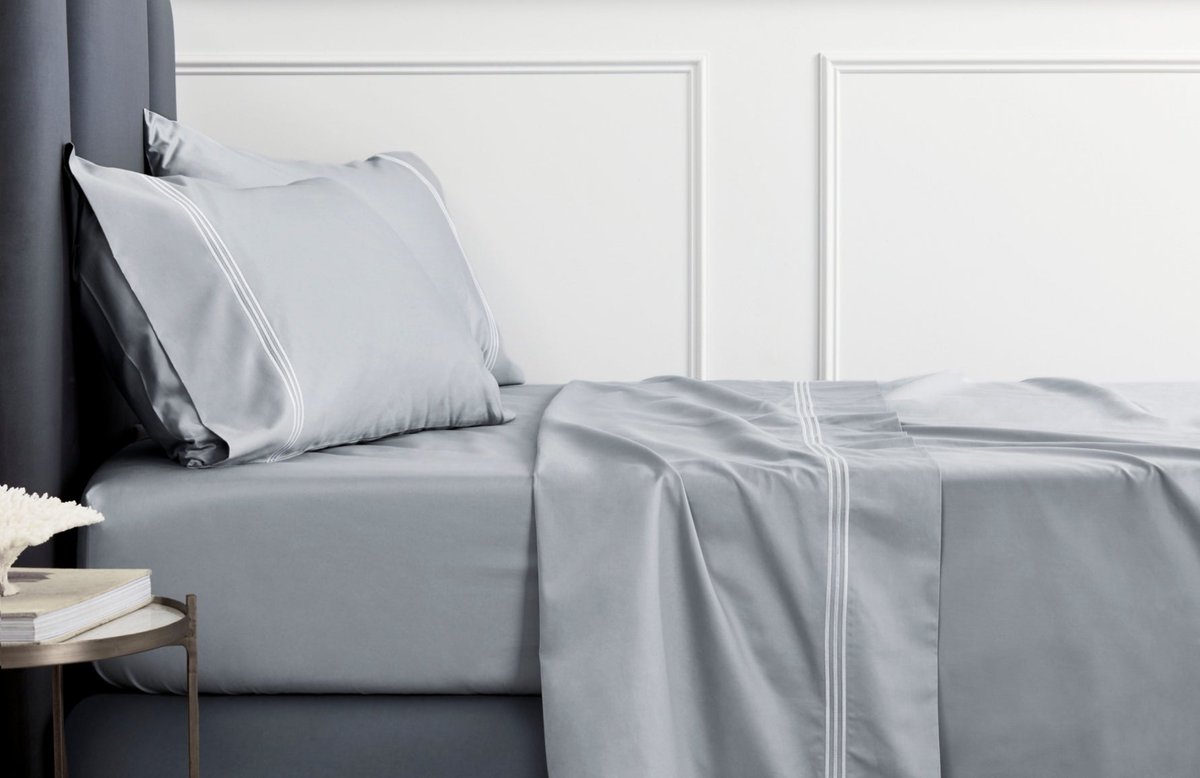 afrisoko's tweet photo. How often do you make your bed? Studies show that bedmakers are happier, more productive, stick to budgets, and have a more restful sleep than non-bedmakers. You can start by getting yourself high-quality bedding😂
Room 350| 23rd January| #BBIAppeal| Trio Mio| #BandanaYaEsir https://t.co/mut05s1HQg