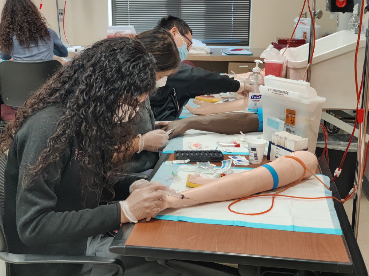 LeyendaUrbana's tweet photo. Phlebotomy session for first year medical students. Training through simulation. #HealthcareSimulation #SimOps @TTUHSCEPTECHS @SimGHOSTS https://t.co/kVVCIxFlom