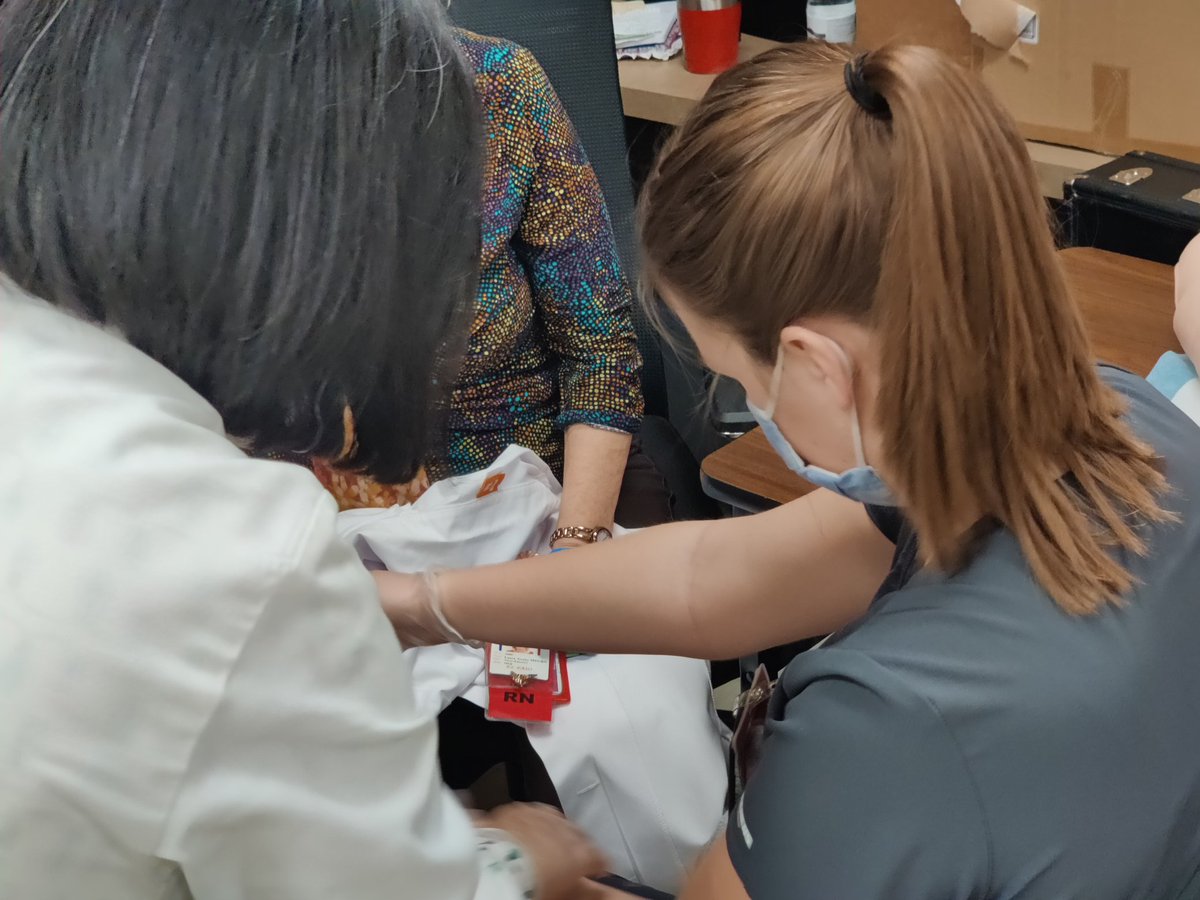 LeyendaUrbana's tweet photo. Phlebotomy session for first year medical students. Training through simulation. #HealthcareSimulation #SimOps @TTUHSCEPTECHS @SimGHOSTS https://t.co/kVVCIxFlom