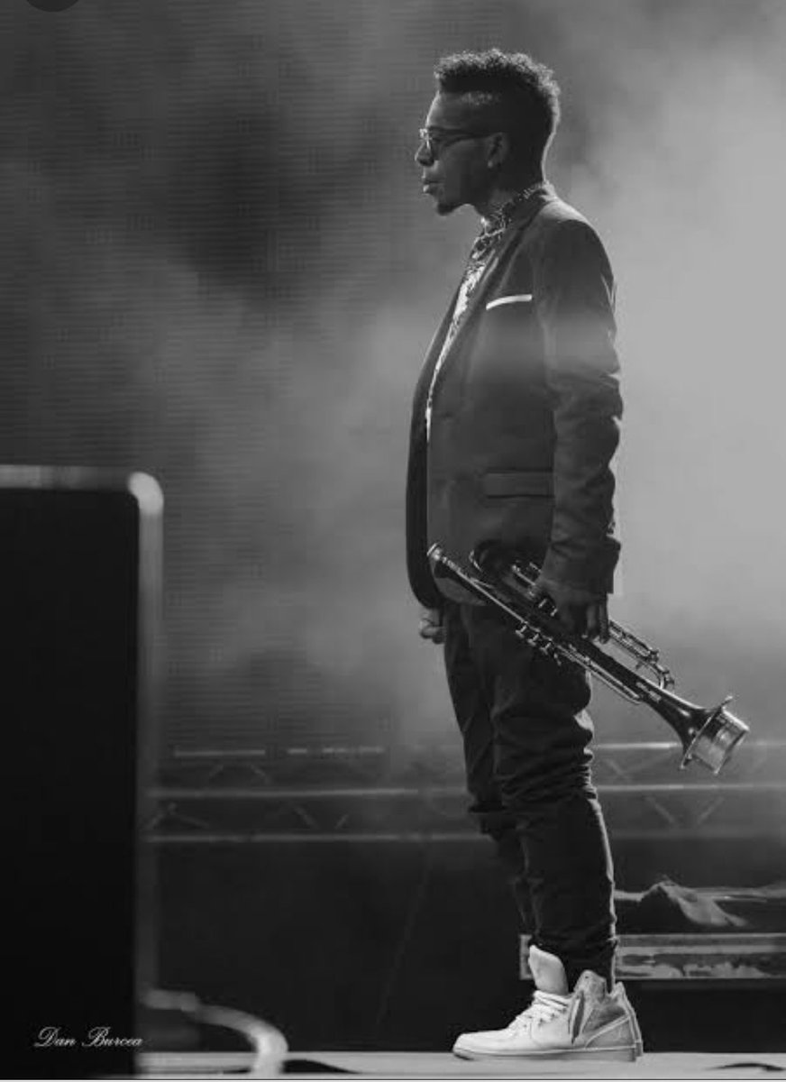 FJiiii's tweet image. 松浦さんのこのときのファッションって、時期的にもRHの追悼オマージュだったってことは考えられないんだろうか、とふと思い出した。
 #JDNOnline
#royhargrove
#RHfactor