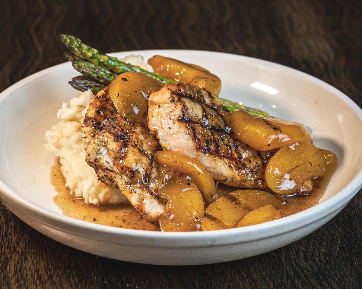 WaterfrontBoji's tweet photo. This Winter Feature comes with 2 Charbroiled Chicken Breasts. 😍 #peachchicken #okoboji #arnoldspark #winterfeature #foodie https://t.co/TiLZstVgFc