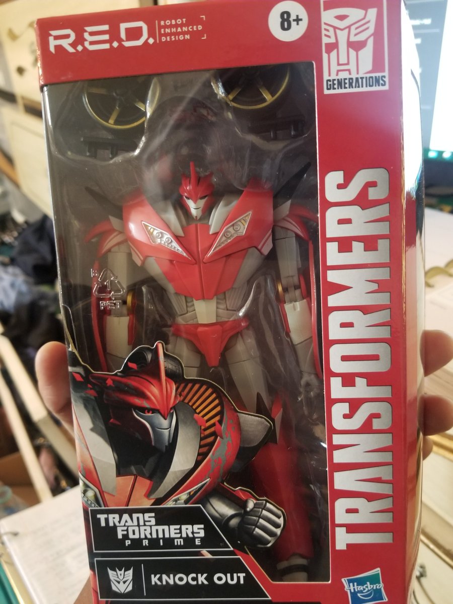 MurderBengal's tweet photo. Look who came in the mail yesterday 👀 #transformers #transformersred #knockout #tf #tfred #robotenhanceddesign #transformersprime #tfp #actionfigure #actionfigures https://t.co/zlVaqSJgBt