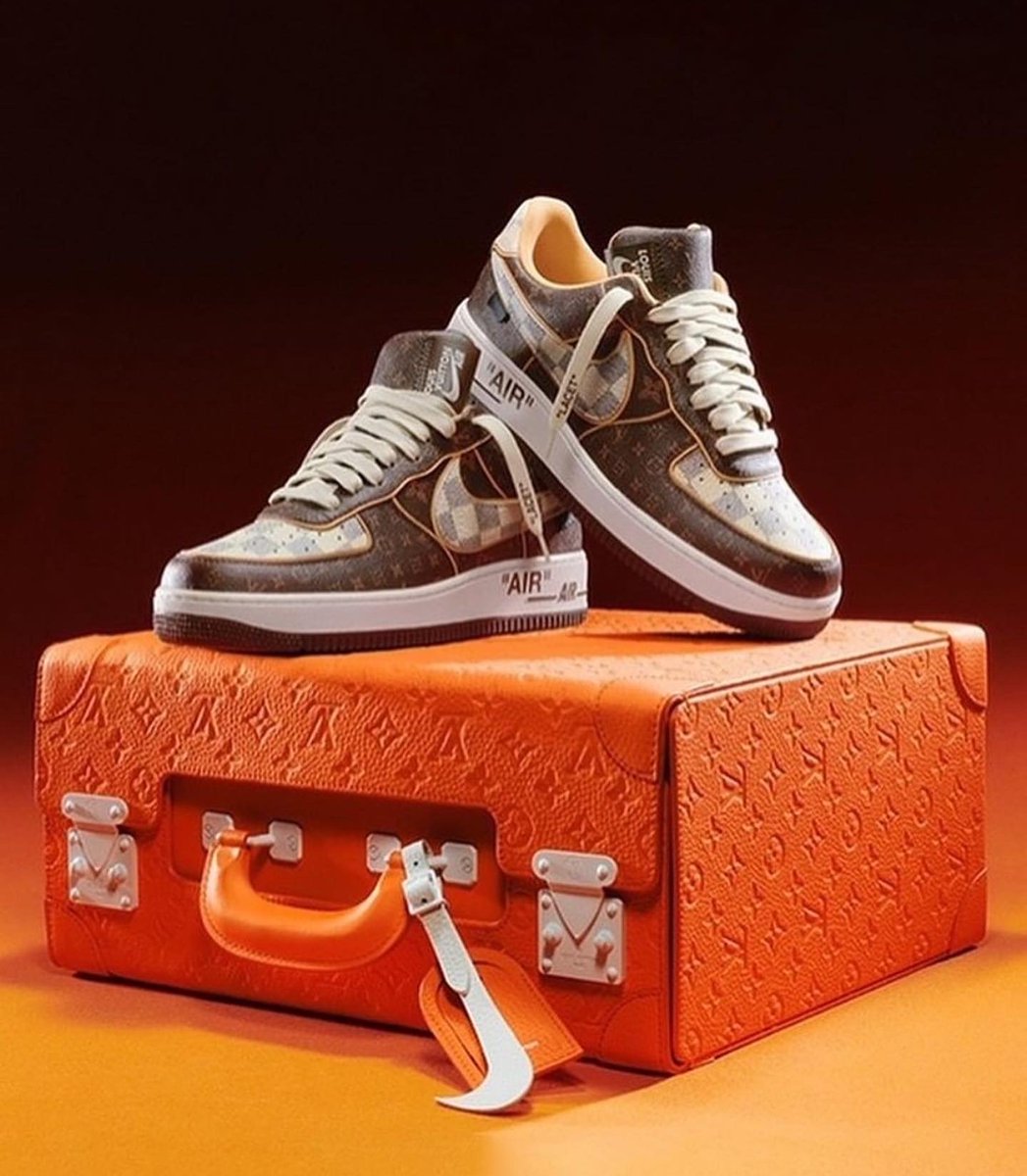 J23app's tweet photo. Louis Vuitton x Nike Air Force 1

200 pairs on Sotheby’s auction starting January 26th

via @wwd -> https://t.co/K5m4MtX8bl https://t.co/xwNitAhb7p