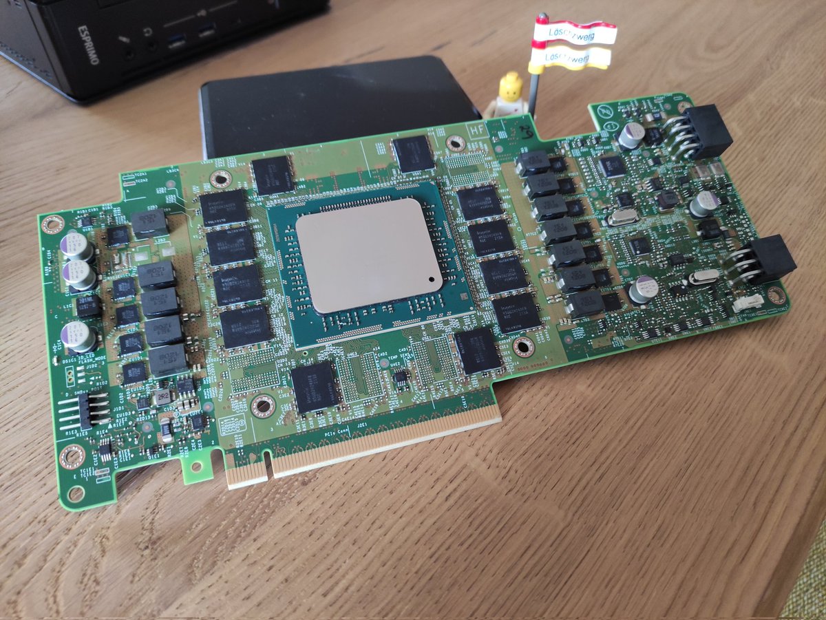 Loeschzwerg_3DC's tweet photo. Thx @konkretor for showing your Card 😎

As a bonus I'm showing a "naked" Xeon Phi (KNC; 57 cores) engineering sample.

#xeonphi #knightscorner #es #intel https://t.co/S18GfOYheY