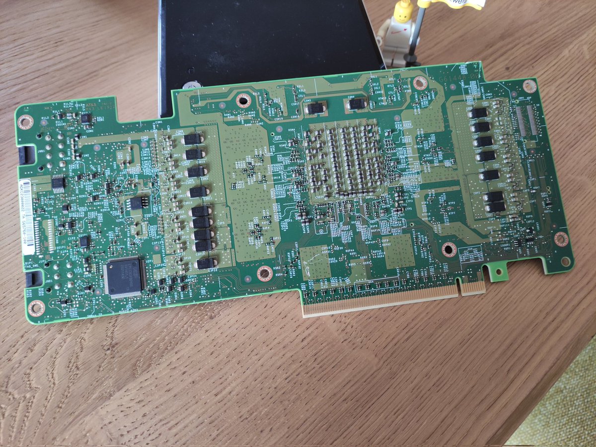 Loeschzwerg_3DC's tweet photo. Thx @konkretor for showing your Card 😎

As a bonus I'm showing a "naked" Xeon Phi (KNC; 57 cores) engineering sample.

#xeonphi #knightscorner #es #intel https://t.co/S18GfOYheY