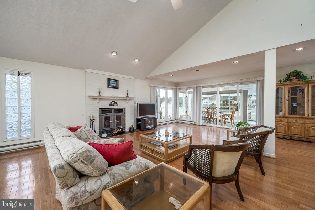 FOR SALE! 🏡🪧
Enjoy your morning coffee overlooking the expansive wetland views on your sunporch. 

Website: bit.ly/14GoldeneyeCt

📩 Message us here for info and showing: easternshoreproperties.net/contact
Or call 📲 Michael Moore at (410) 726-8829.

#themooreteamofkellerwilliamsrealty