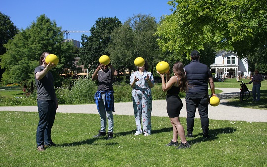 Honderden jongeren met kleine of grote schulden of geldproblemen krijgen in Amersfoort de komende vijf jaar extra hulp. Gemeente Amersfoort, 
@Stadsring51, <a href="/033SFA/">Sociaal Fonds 033</a> en het Jeugd Interventie Team gaan met een vernieuwende aanpak aan de slag. Lees: bit.ly/3AdwQUM