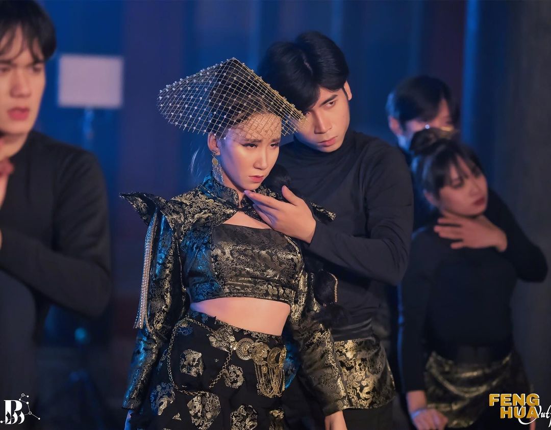 all_about_bwild's tweet photo. [SPECIAL PHOTOS] GIEO QUẺ - HOÀNG THUỲ LINH &amp; ĐEN DANCE BY B-WILD 

📹 : https://t.co/pBg47E0Qmj 

#bwild #gieoque #hoangthuylinh #den https://t.co/3MqEOVSXqV