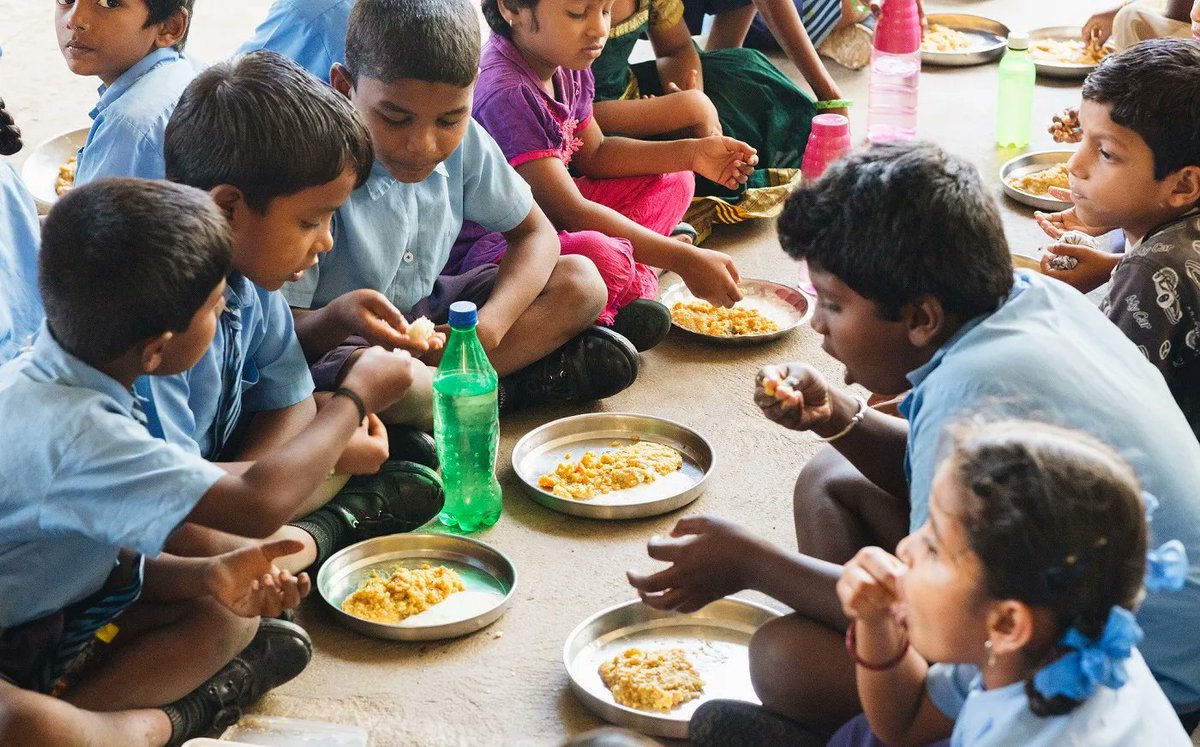 CGIARnutrition's tweet photo. Scientific evidence shows that eating #millets leads to better growth in children.

Read more: https://t.co/NRKXRfXsEX

#OneCGIAR #HiddenHunger https://t.co/igZ3p5wAaI