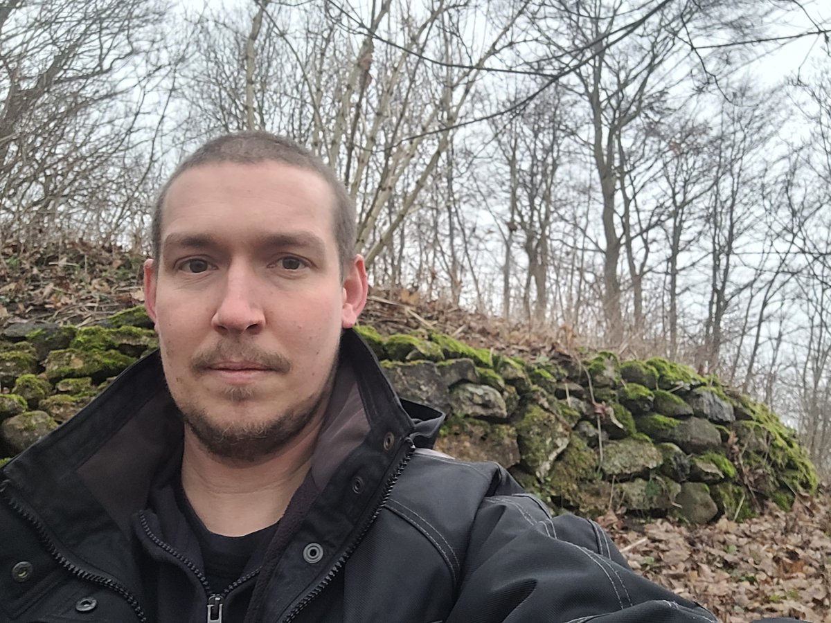 kroppedalmuseum's tweet photo. Konservator, arkæolog og astronom på arbejde i dag på 
#MuseumSelfieDay2022 

#MuseumSelfieDay #MuseumSelfie #Tycho2022 #archeology https://t.co/3Y9uVvyAmI