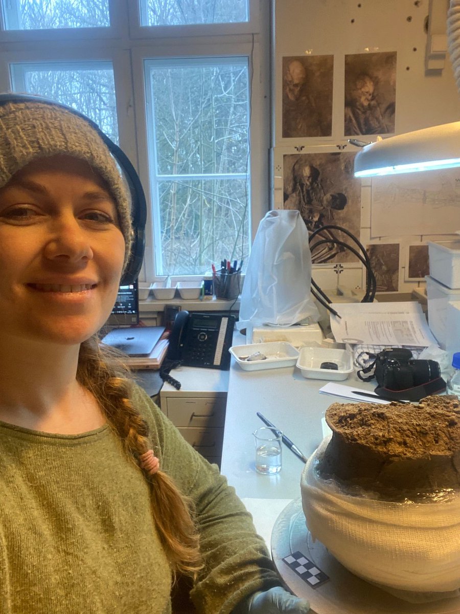 kroppedalmuseum's tweet photo. Konservator, arkæolog og astronom på arbejde i dag på 
#MuseumSelfieDay2022 

#MuseumSelfieDay #MuseumSelfie #Tycho2022 #archeology https://t.co/3Y9uVvyAmI