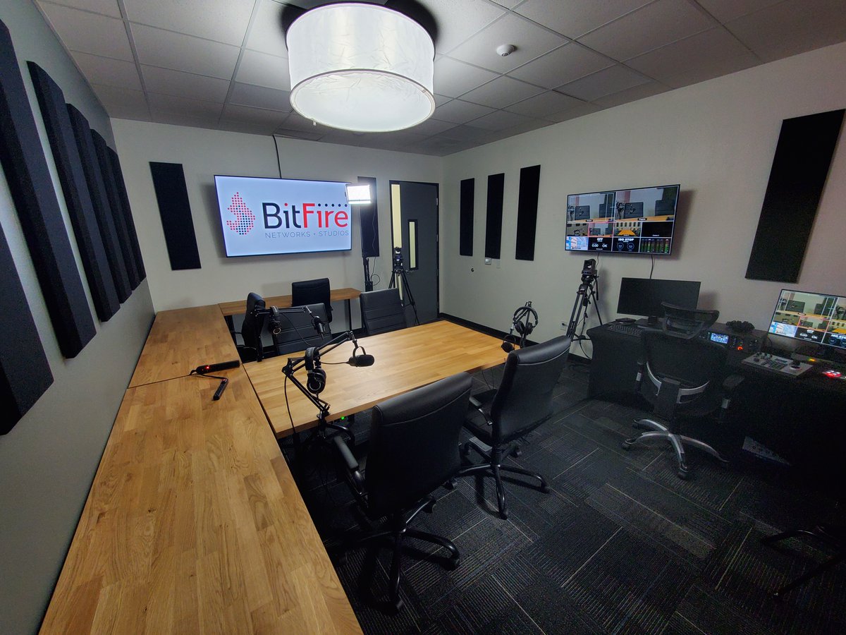 BitfireTV's tweet photo. Did you know #Bitfire Studios has a #podcasting room? Every bell and whistle you need to produce a #podcast or #vlog is at your fingertips. #Soundproof walls, multiple mics, private controls.... Need #production advice and help? We’ve got that too! 🎙️
https://t.co/QbqrDvaylw https://t.co/UgemolpSG7