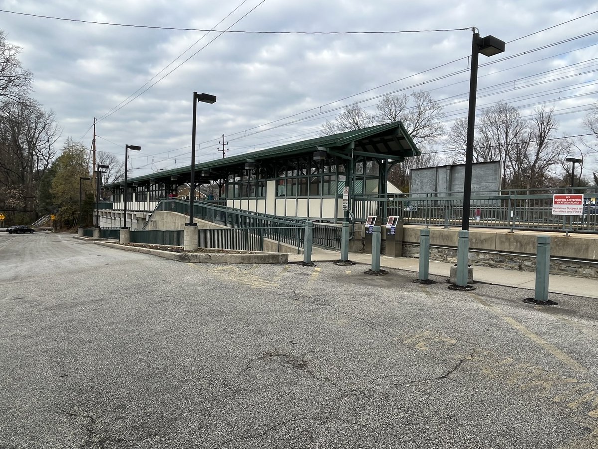 CabriniPubSafe's tweet photo. On 1/21/22, (“Spring ’22 semester”), the Cabrini Shuttle will have a new pick up/drop off location for the R5 “Regional Rail”.  The new location is on the opposite side of where the shuttle used to pick/drop off passengers. https://t.co/tVMGDYPQkX