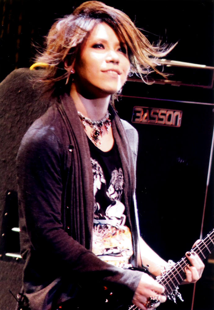 Harukigaze's tweet photo. Unique in your way of being and showing your feelings and emotions #HappyBDayAoi 💙💙💝💝 https://t.co/fay7UG4zkO