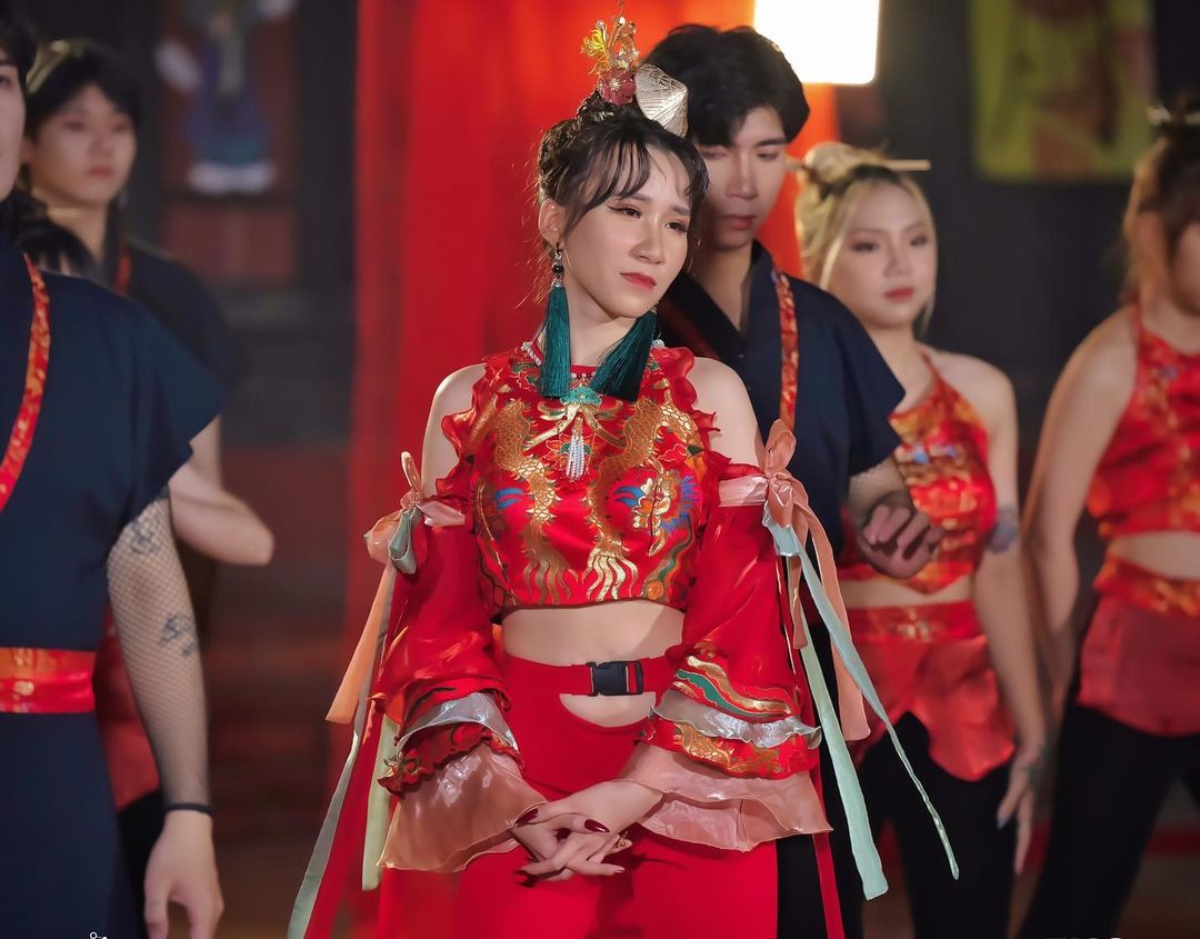 all_about_bwild's tweet photo. [SPECIAL PHOTOS] GIEO QUẺ - HOÀNG THUỲ LINH &amp; ĐEN DANCE BY B-WILD 

📹 : https://t.co/pBg47E0Qmj 

#bwild #gieoque #hoangthuylinh #den https://t.co/u2ZOjqU0XM