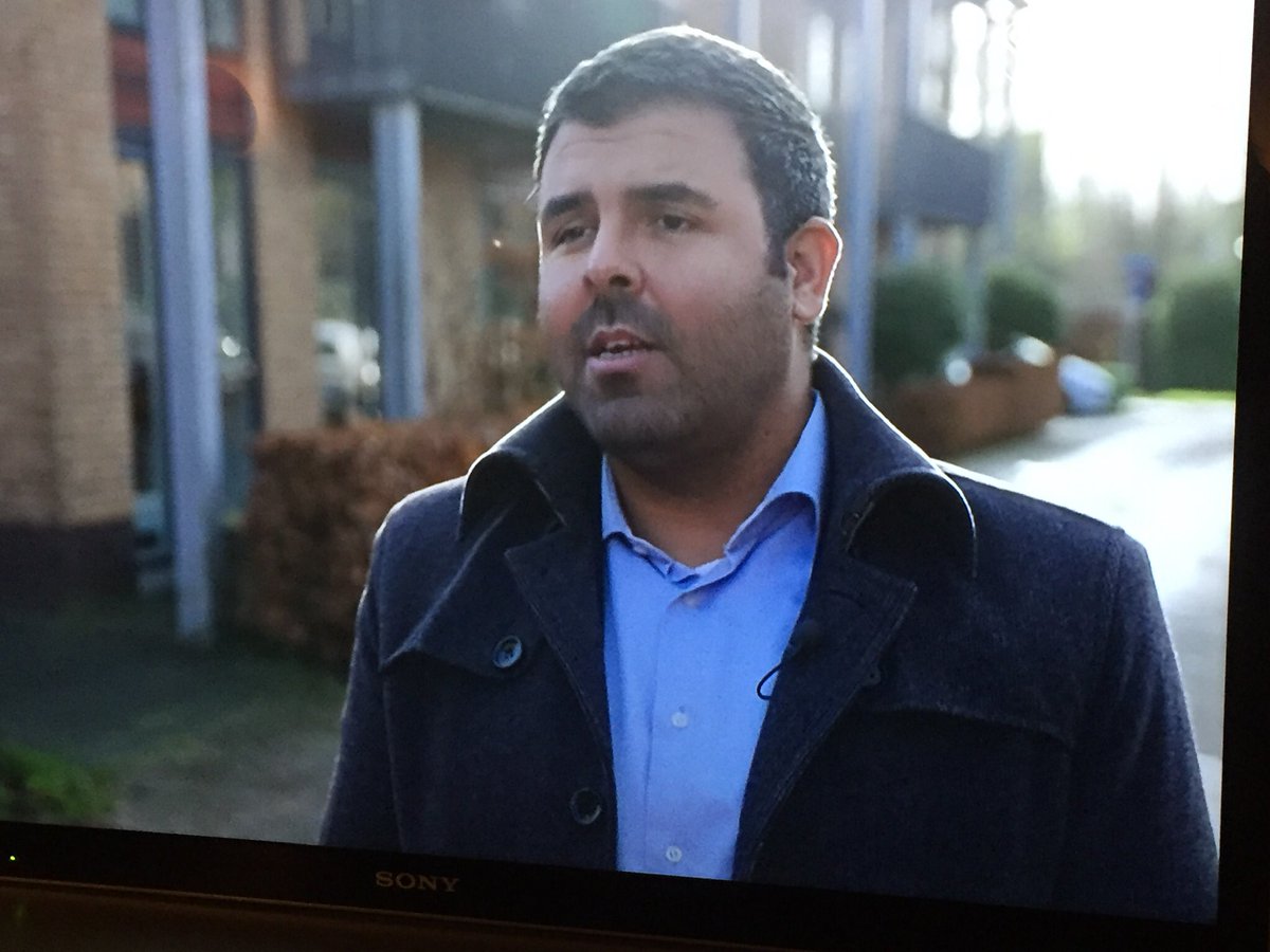 FNV's tweet photo. FNV’s @ZakariaBOUF op radio1: hoe sterker je staat, hoe meer loon je binnenhaalt. Dat geldt de schoonmaak, univ ziekenhuizen, gemeenten en andere sectoren. Word dus lid, kijk op https://t.co/RYIHfwkTYq https://t.co/jA962cA0Di