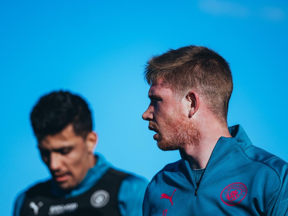 ManCity's tweet photo. Training in the Manchester sunshine! 📸☀️

#ManCity https://t.co/n9fDvDmIlq