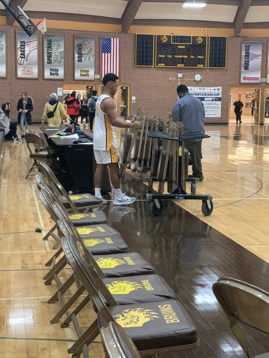 FargoSouthBBB's tweet photo. LOVE seeing our student athletes take PRIDE in THEIR SCHOOL &amp; helping out!! 

Thanks for being AMAZING ROLE MODELS &amp; BRUINS @kingkolby__ &amp; @DeanGrantt https://t.co/DebUxdzDPR
