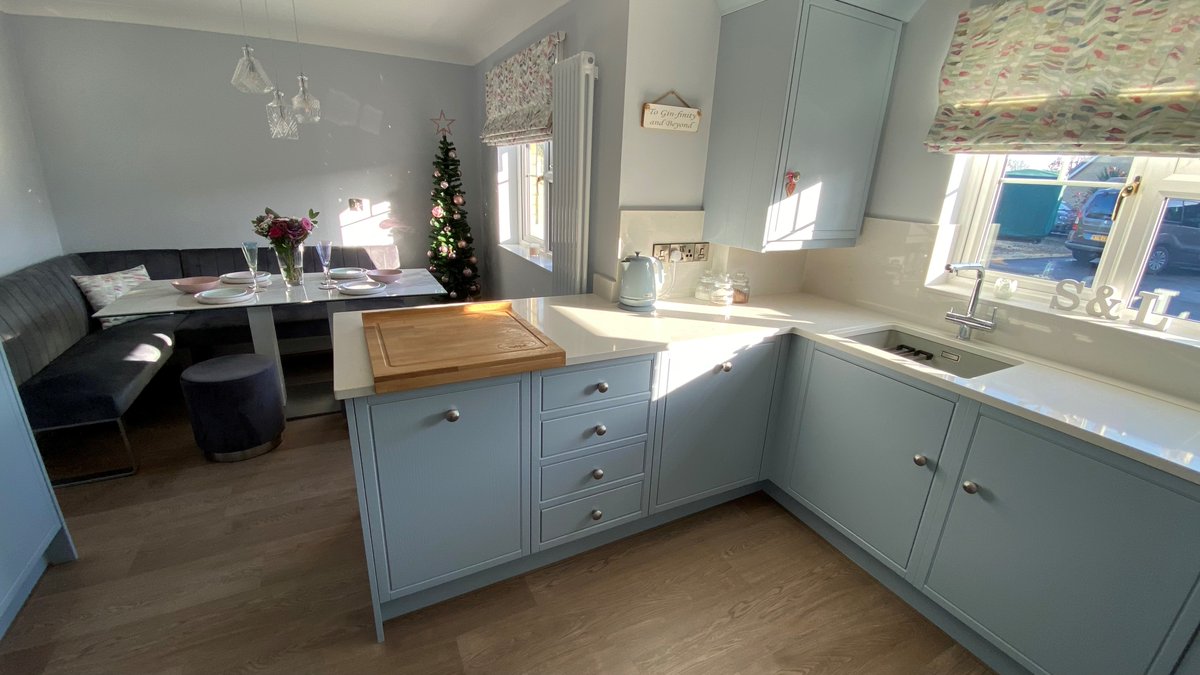Huws_Gray's tweet photo. Check out this incredible kitchen revamp from our @Home showroom colleagues, who completely transformed a customer’s kitchen into the one of their dreams! 

For help and advice on your kitchen or bathroom transformation, book an appointment by visiting: https://t.co/CxPAfdSiJ4 https://t.co/6q1G5Ck6yM