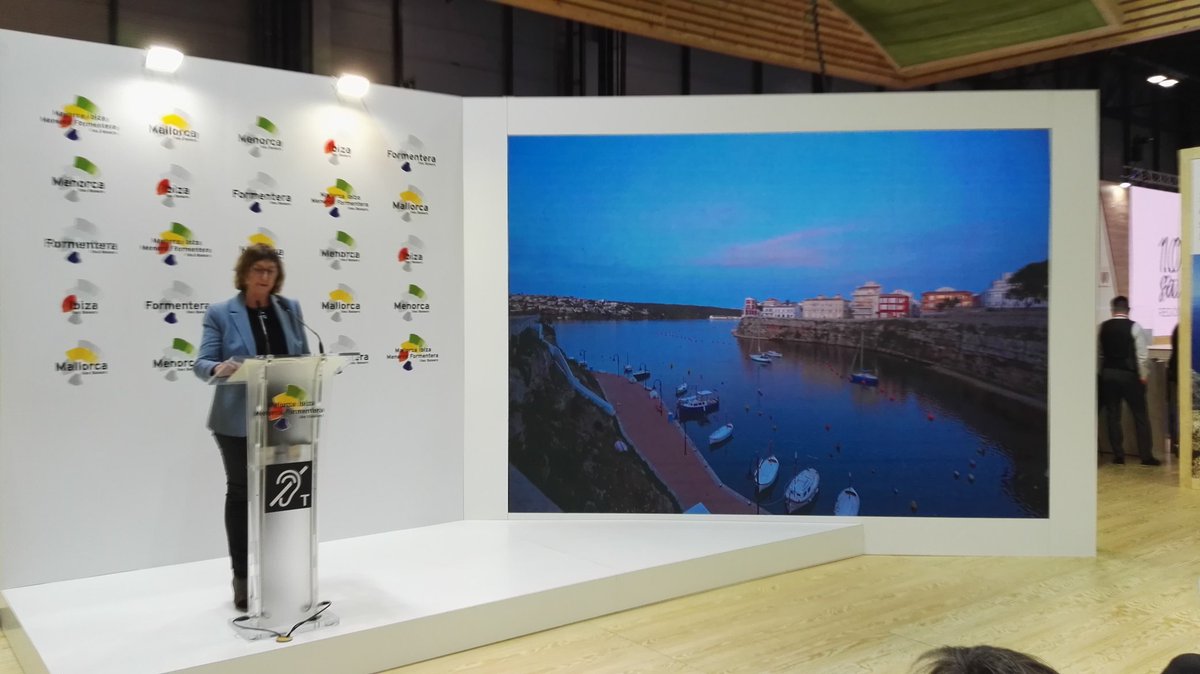 MiradasViajeras's tweet photo. Sabíais que Es Castell @TurismoMenorca es el primer municipio de España por donde sale el sol? Lo explica su alcaldesa, Joana Escandell en @fitur_madrid. Una localidad con joyas patrimoniales como fuerte Marlborough o el Castillo de Sant Felip. #RVcontigo @RVEDIPRESS https://t.co/INi8141Tgm