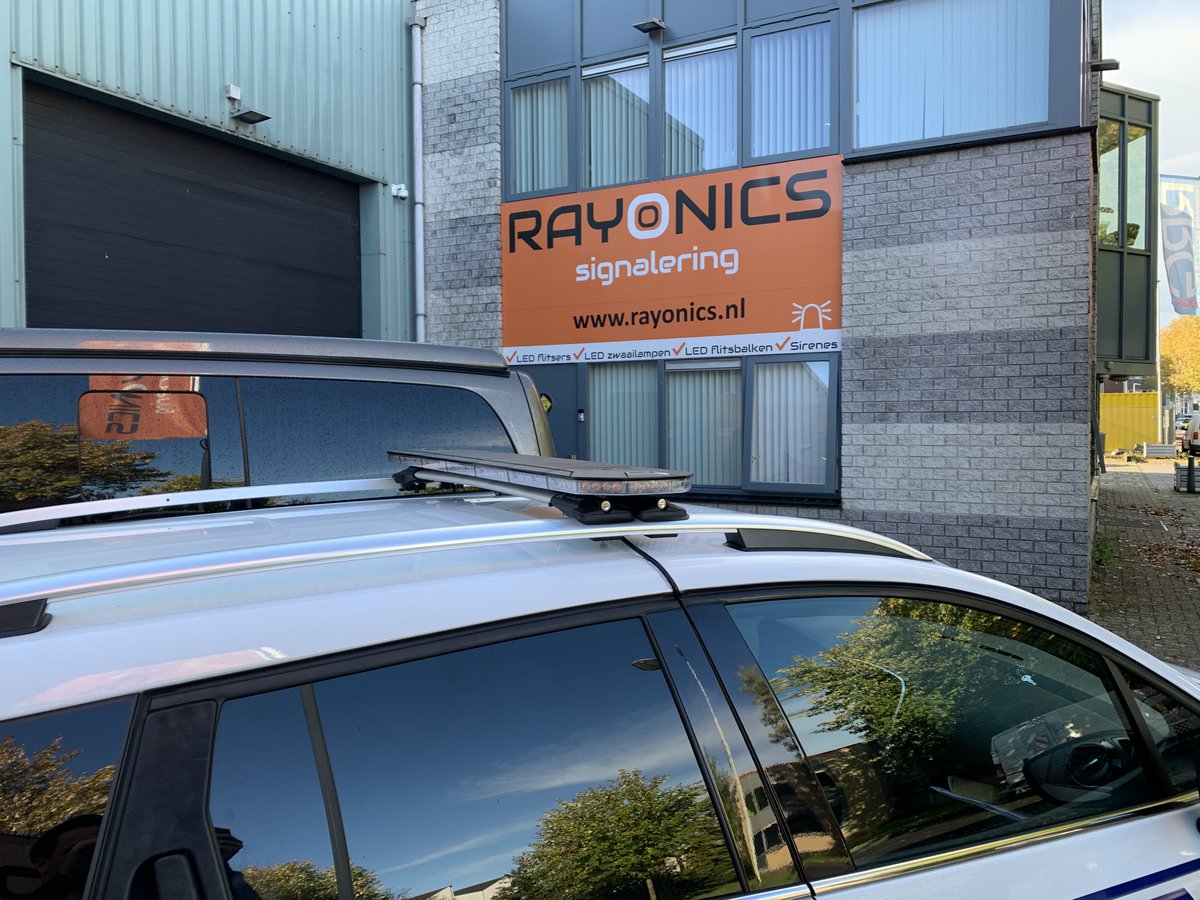rayonics's tweet image. Deze auto van de handhaving is een leaseauto waar niet in geboord mocht worden. Met onze Athena LED flitsbalk hebben we dit opgelost zonder te boren. Zoekt u ook een oplossing zonder gaten boren? Bel ons dan even op. via ayrshare.com