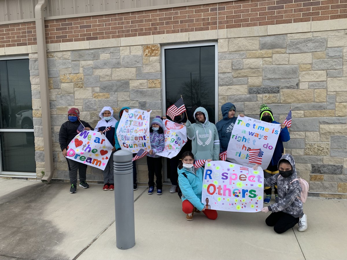 MrsPStanley's tweet photo. MLK Parade with the STEM Elementary Student Council! #stuco #stem #Royalisd https://t.co/Bl3w90agEy
