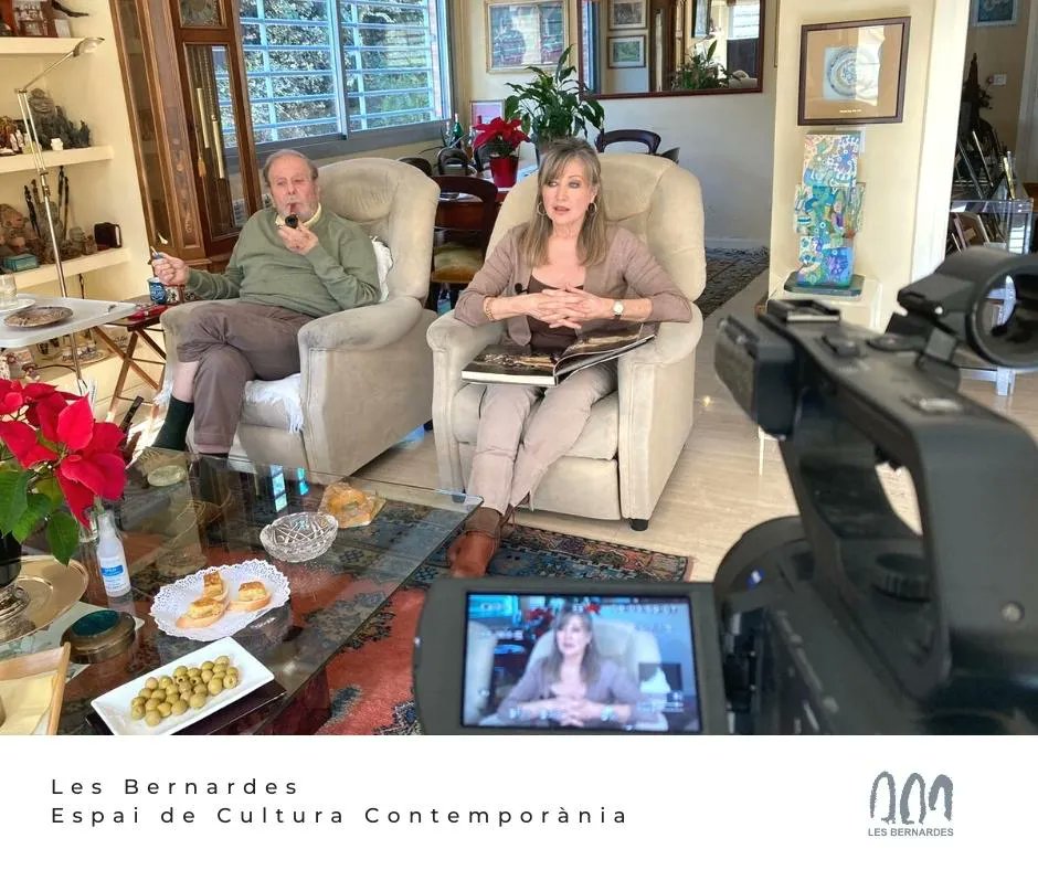 LesBernardes's tweet photo. Enregistrant el vídeo a l'experiodista José Luis Balbín, al seu domicili de Madrid, per a l'exposició "El rostre del guerrer", que es podrà visitar de març a maig a la Sala 29 m2.
Tindrem un guerrer de Xian a #LesBernardes.
#Cultura #LArtdeViure #Madrid https://t.co/FrUuyKvsP0