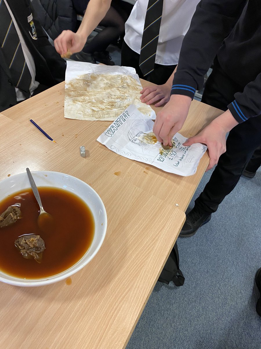 MissGillon1's tweet photo. What a fantastic afternoon with 1A5 who were creating wanted posters for William Wallace 🏴󠁧󠁢󠁳󠁣󠁴󠁿 🗡 thanks to @xMissMillar who popped in for a bit of team teaching and to help with making our posters look old! https://t.co/53lwj4mIno