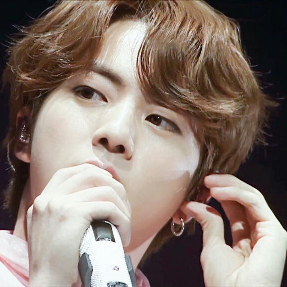 dailyjinpouts's tweet photo. IF ANYONE SEE THIS, YOU'RE OBLIGED TO REPLY/RT WITH THE KEYWORDS:

Thank You Jin
700 days with Moon

#700DaysWithMoon
#문_700일_축하해 https://t.co/eIN9Wy3FhB