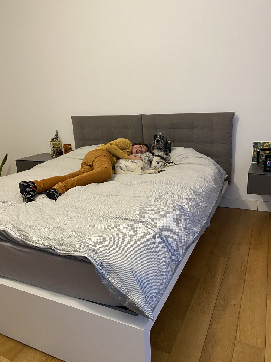 ingiroconnicco's tweet photo. Non ho fatto in tempo a dire “ Hai finito la lezione di oggi? Hai compiti da fare? “ Che mi giro e li trovo così …
Magie della #dad
#smartworking #korasetter #setteringlese https://t.co/NbuQjjlZCy