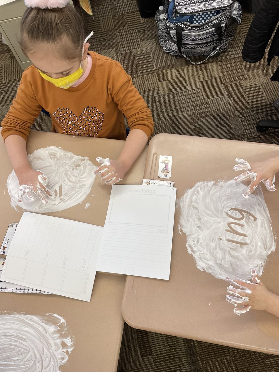 MrsHansenFRSD's tweet photo. Practicing our first grade glued sounds…with shaving cream!!! #RHRaccoons @FlemRarSchools @RobertHunterES @MrsHendricks https://t.co/2LLtofzVSw