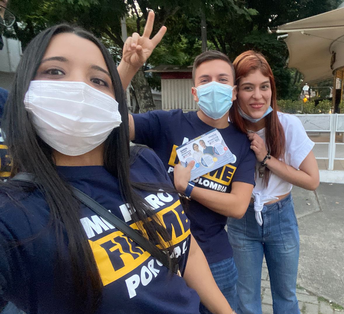 gabrieljvelasco's tweet photo. Gracias a todos los jóvenes del Valle del Cauca por todo el apoyo, quiénes en permanente diálogo con la comunidad trasladan nuestras propuestas y el trabajo que hemos venido realizando desde el Congreso por nuestro departamento. 

@JovenesConGV #CD13 #MeParoFirmePorElValle https://t.co/JMCBpM3f9K