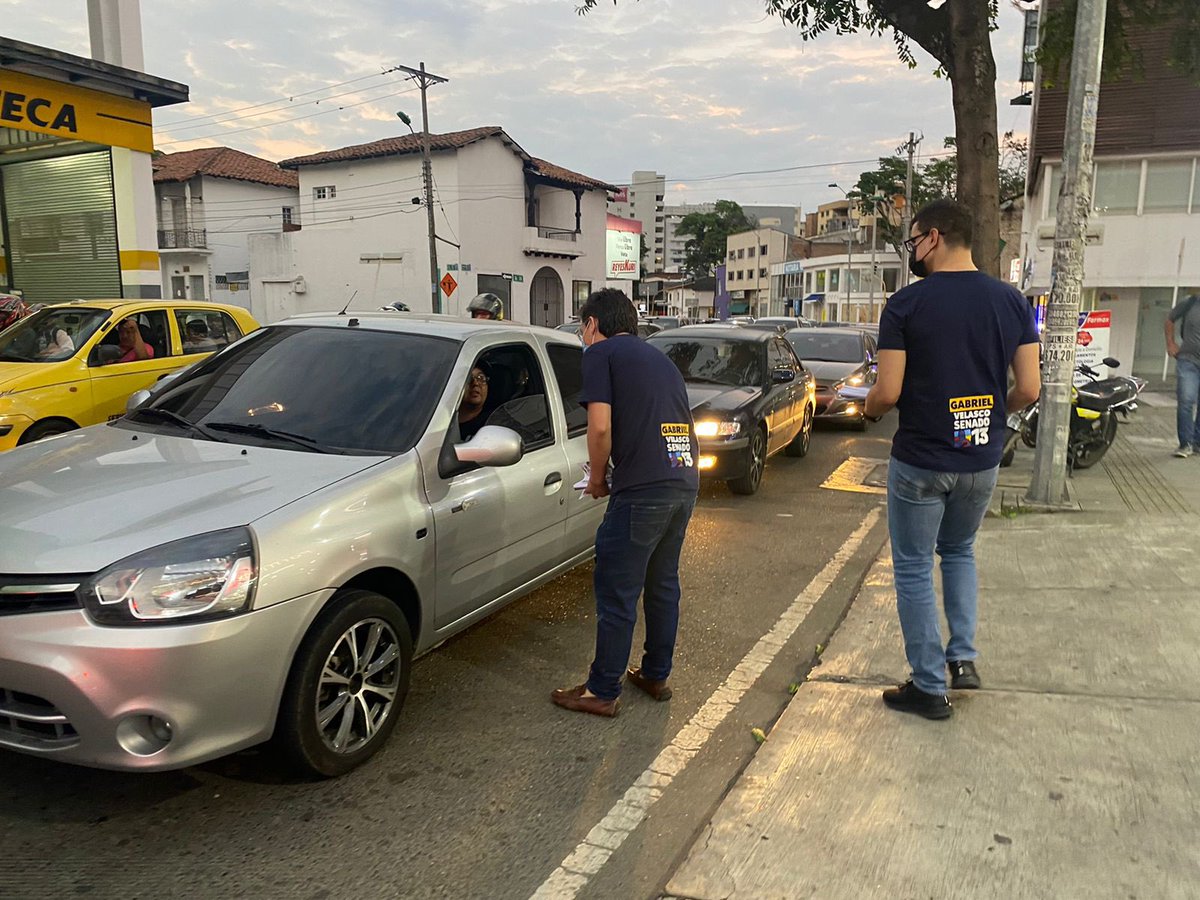 gabrieljvelasco's tweet photo. Gracias a todos los jóvenes del Valle del Cauca por todo el apoyo, quiénes en permanente diálogo con la comunidad trasladan nuestras propuestas y el trabajo que hemos venido realizando desde el Congreso por nuestro departamento. 

@JovenesConGV #CD13 #MeParoFirmePorElValle https://t.co/JMCBpM3f9K
