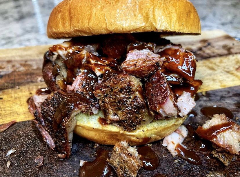 Comment with a 🔥 if you’d devour this! 🤤 Hog’s Rack Spicy BBQ Rib 🥪
Even better when you dip it into our sauce! 📸: @ texqueforyou

#newbbq #bbqsauce #barbecue #california #californiastyle #homemade #homemadebbqsauce #bbqlife #bbqlovers #bbqribs #bbqnation #barbecuetime