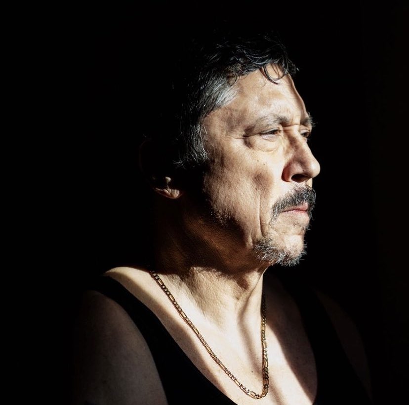 carlosbardem's tweet photo. Y otra vez la sombra, lo oscuro, lo violento, lo animal, como herramienta, cincel y andamiaje de un personaje. 
La experiencia de “ser” todo lo que te espanta.
¡Gracias #OlivierMarchal por este viaje que ha sido #ovds!
¡Y gracias @MarionJeanMari3 por estas fotos maravillosas! https://t.co/IpAdaTzV39