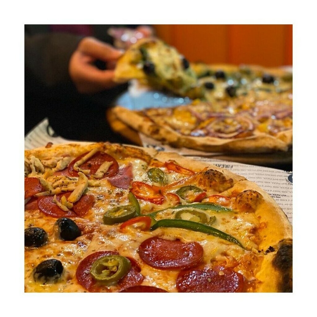 🍕 GIVEAWAY 🍕 - @mkfoodies and @fireawaymk have teamed up to #giveaway 3 of their signature #pizza. 3 winners will win, one signature pizza each. To participate. 🍕 Like this post 🍕 Follow @mkfoodie and @fireawaymk. 🍕 Comment below with why you sho… instagr.am/p/CY6pSC-NOFh/