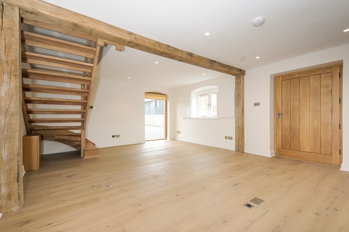 Hamptons_Cats's tweet photo. ⭐️TWO NEW INSTRUCTION!⭐️

2 stunning barn conversions in Banstead available at £2,150pcm. Available Now and in March, these beautiful 2 bedroom barns are recently renovated and finished to a high standard throughout! 

☎️01883 597000 to arrange a viewing https://t.co/7QBgDjMTVW