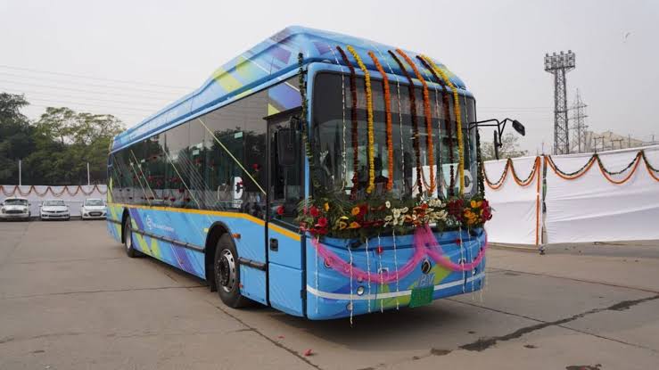 29DevKhandelwal's tweet photo. Delhi govt to induct a total of 300 electric  buses by April 2022. 
All bus depots to have a electric bus charger for these buses. it'll cover a minimum distance of 120km."It's an imp. Measure to control pollution. it's a noise less,zero-emission vehicle.
#electricbus #Delhi https://t.co/G17KyuLehO