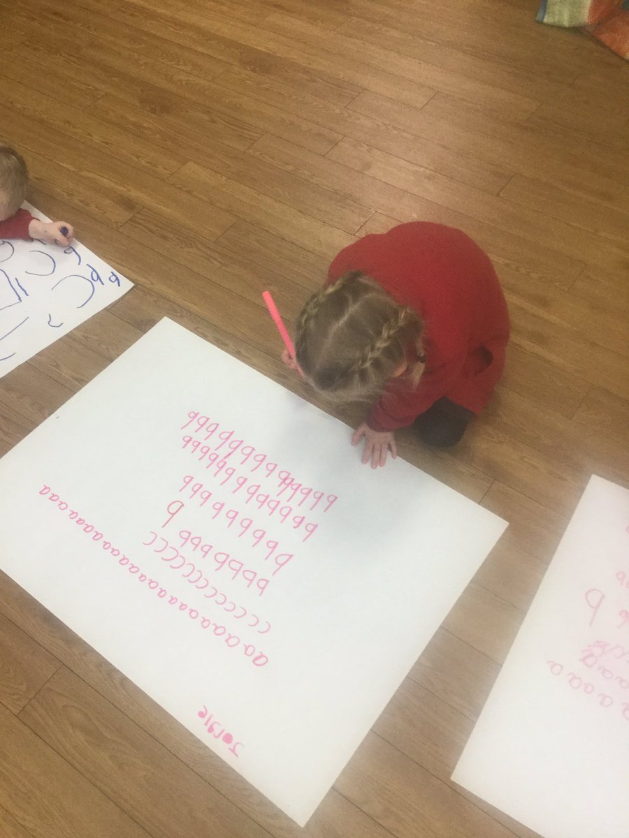 WinningtonPPS's tweet photo. EYFS pen disco https://t.co/EZOOcCI76Z