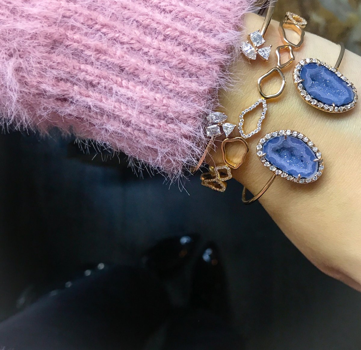 KMD_Jewelry's tweet photo. The power of threes.
Shop: https://t.co/0yVO2a3VQt
#SignatureKMD #ILikeRocks #BraceletStack #Stacks #ConciousLuxury #HowToStack #KMDJewelry #RaiseYourVibration #OneOfAKind #NothingsBetterThanNature #KMD #KimberlyMcDonald #Nature https://t.co/tL4LF29xYz